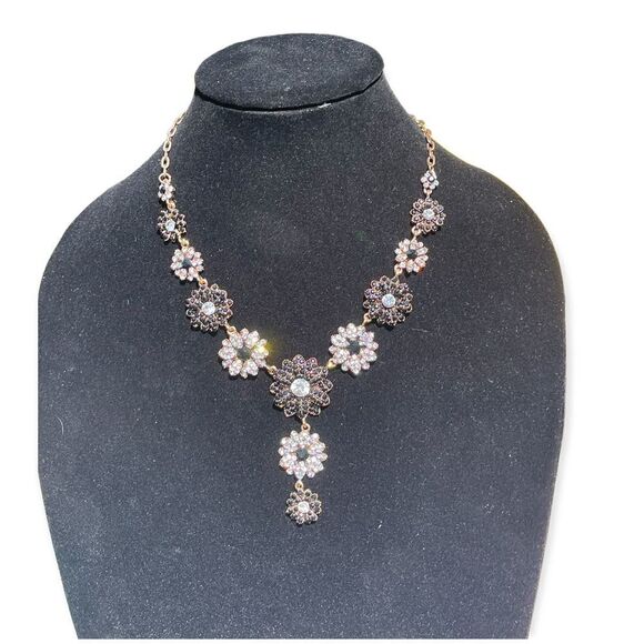 Fashion Jewelry Gold Tone Floral Black White Adjustable Necklace - Picture 1 of 4